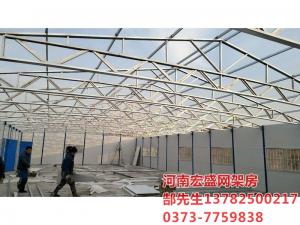 新鄉(xiāng)市經三路與緯七路交叉口，天寶華庭工地臨建彩板房
